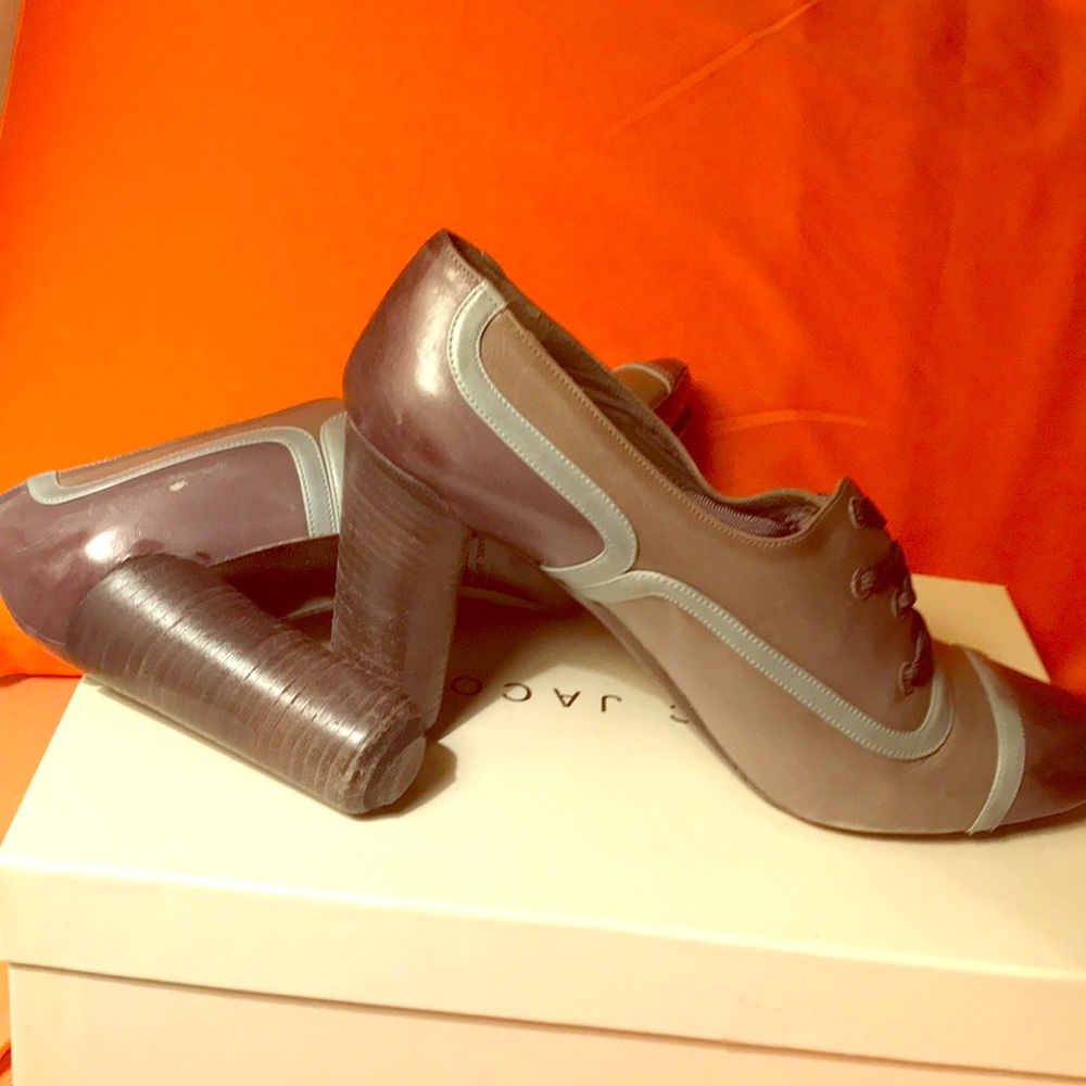 Authentic Marc Jacobs leather captoe tie-up